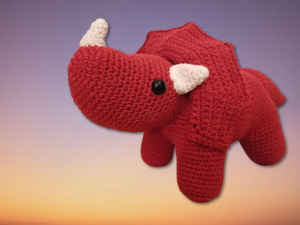 heegeldatud mänguasjad, käsitöö mänguasi, dinosaurus, eesti käsitöö, amigurumi
